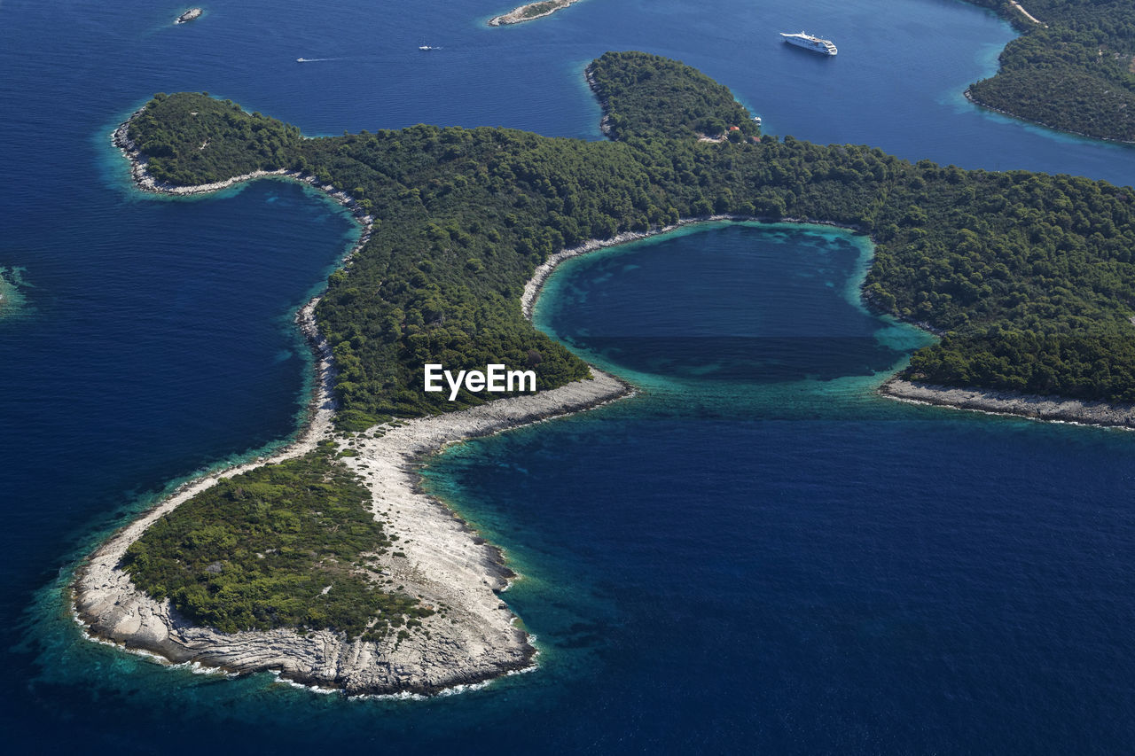 HIGH ANGLE VIEW OF BEACH