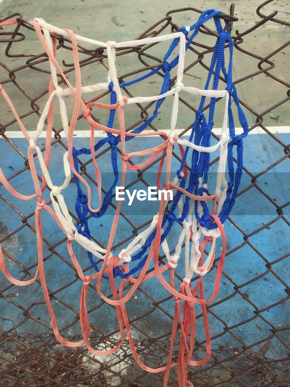 HIGH ANGLE VIEW OF ROPES ON CHAIN SWING