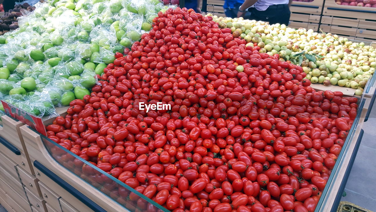 CLOSE-UP OF STRAWBERRIES IN MARKET