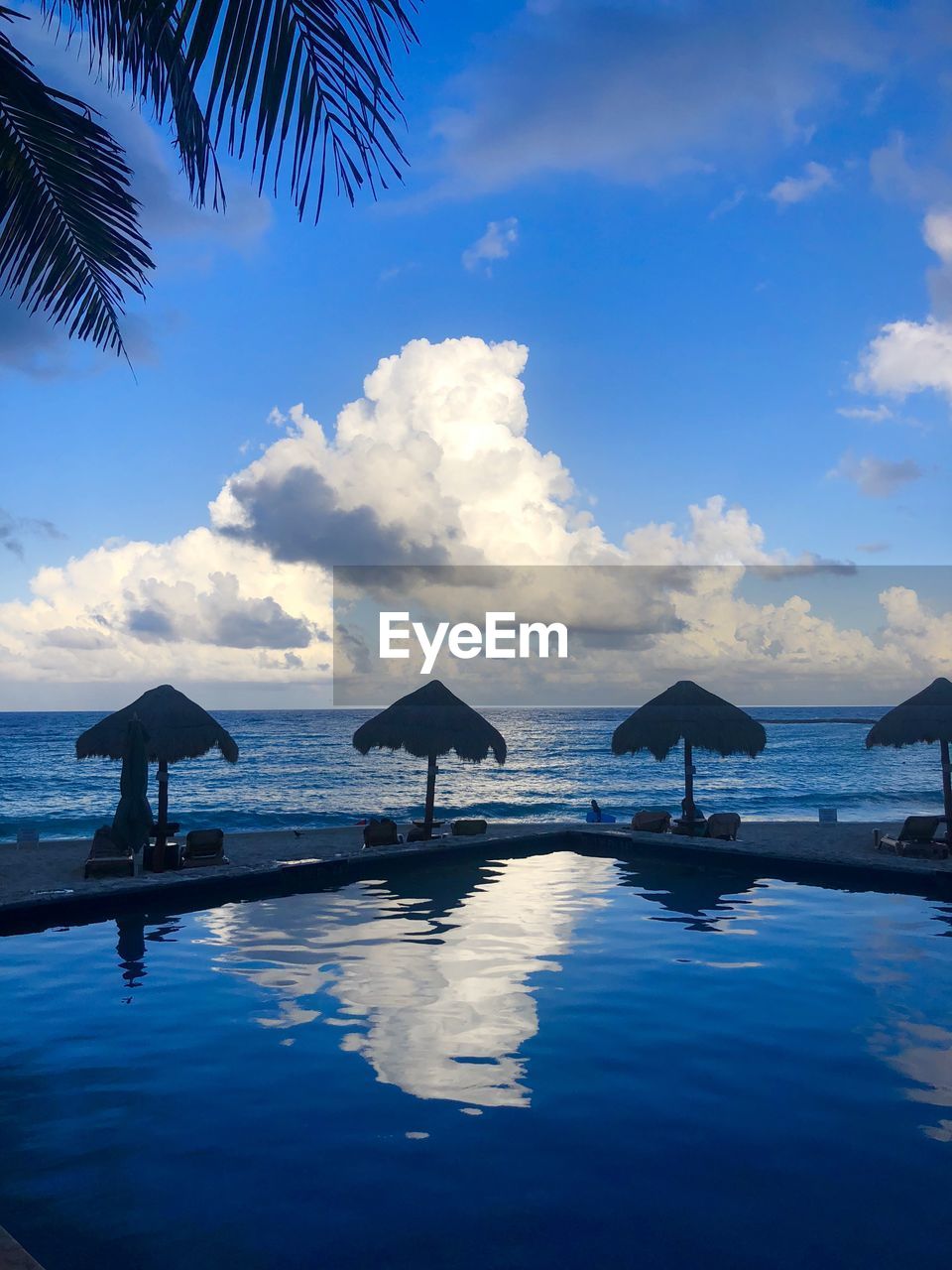 SCENIC VIEW OF SEA AGAINST BLUE SKY