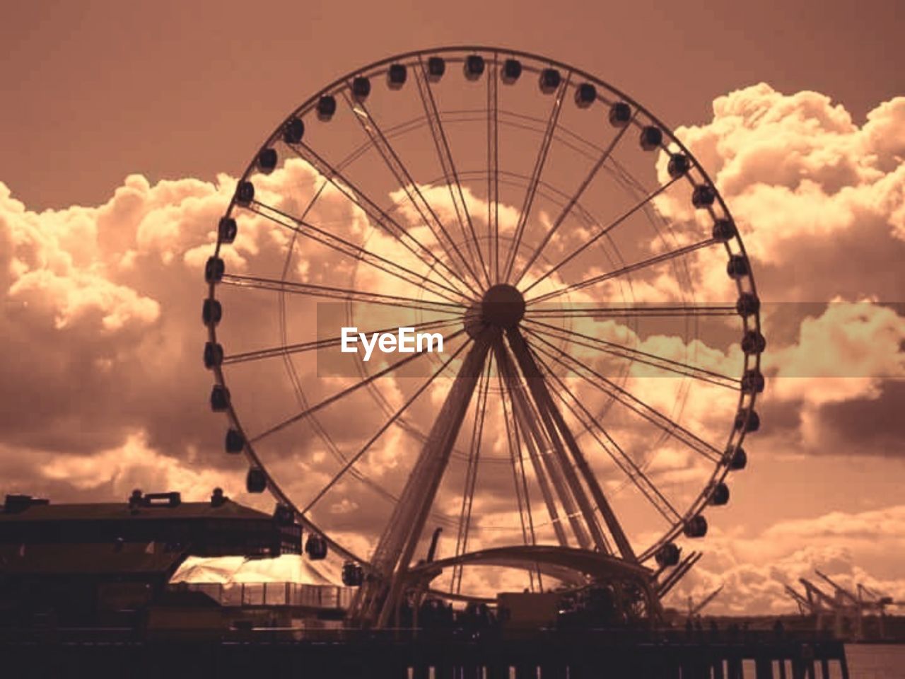 FERRIS WHEEL IN CITY AGAINST SKY