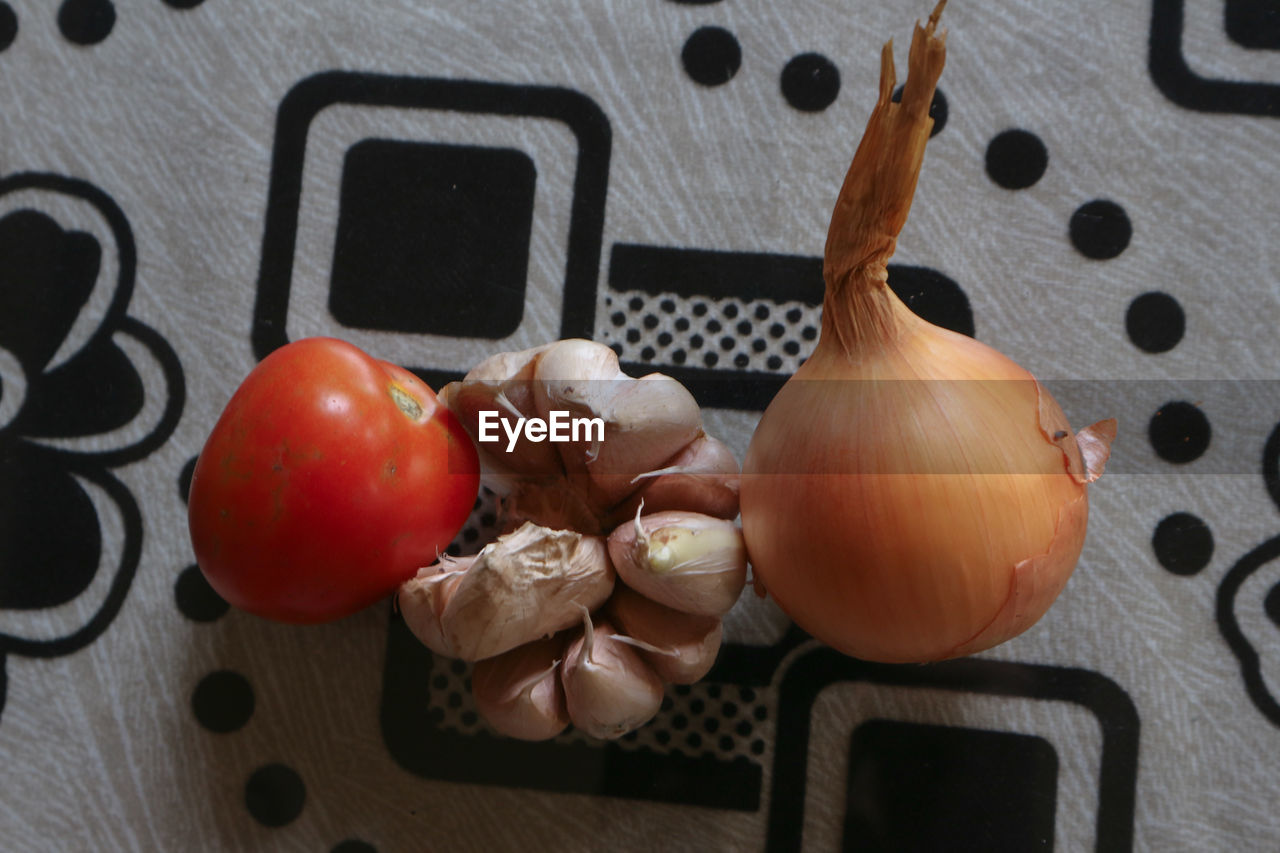 food, food and drink, vegetable, freshness, healthy eating, wellbeing, tomato, garlic, indoors, produce, ingredient, still life, still life photography, high angle view, onion, spice, plant, no people, table, fruit, wood, directly above, red onion, painting, cutting board