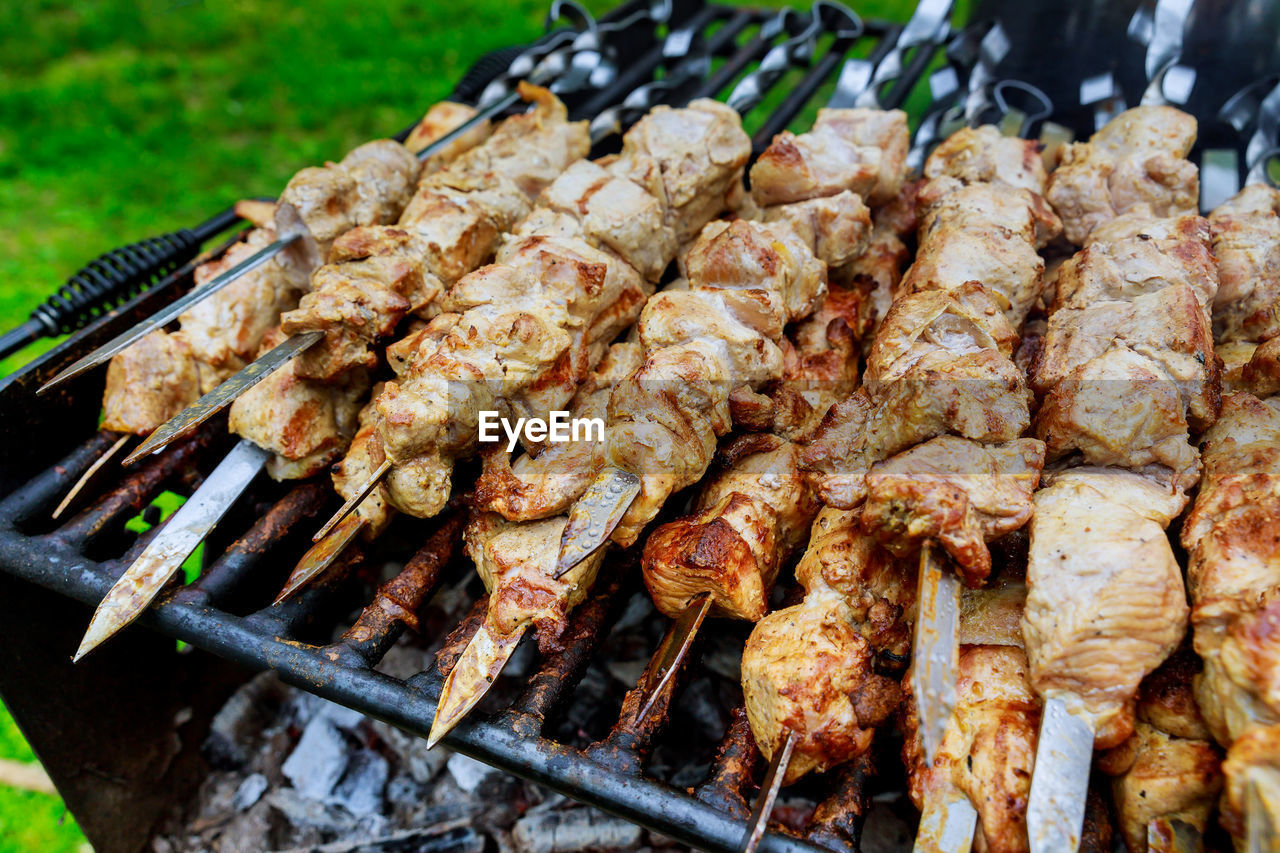 HIGH ANGLE VIEW OF FOOD ON BARBECUE GRILL