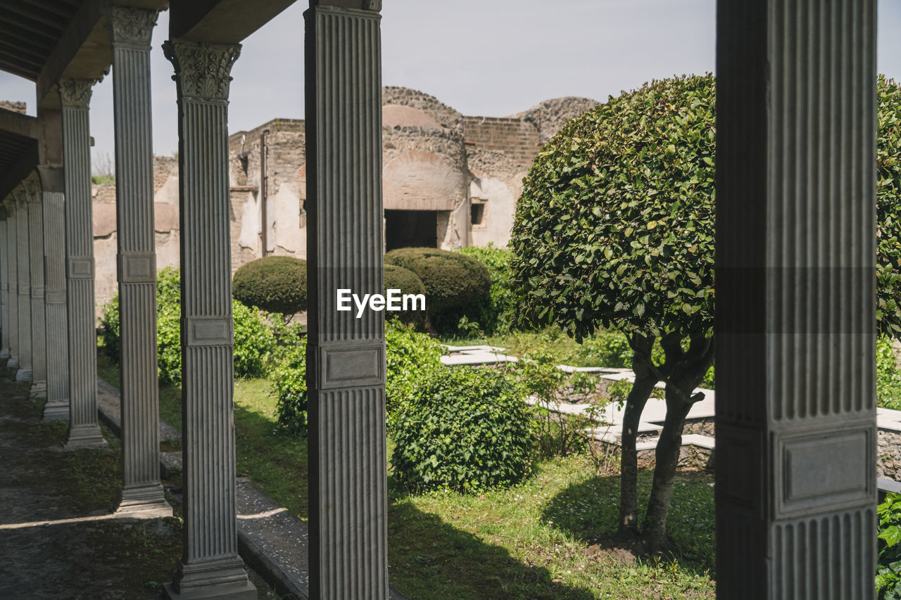 Ancient roman villa with a beautiful garden in pompeii