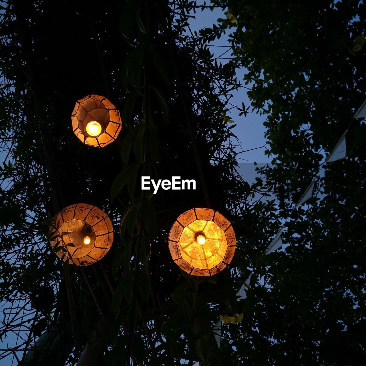 LOW ANGLE VIEW OF ILLUMINATED LANTERN AT NIGHT