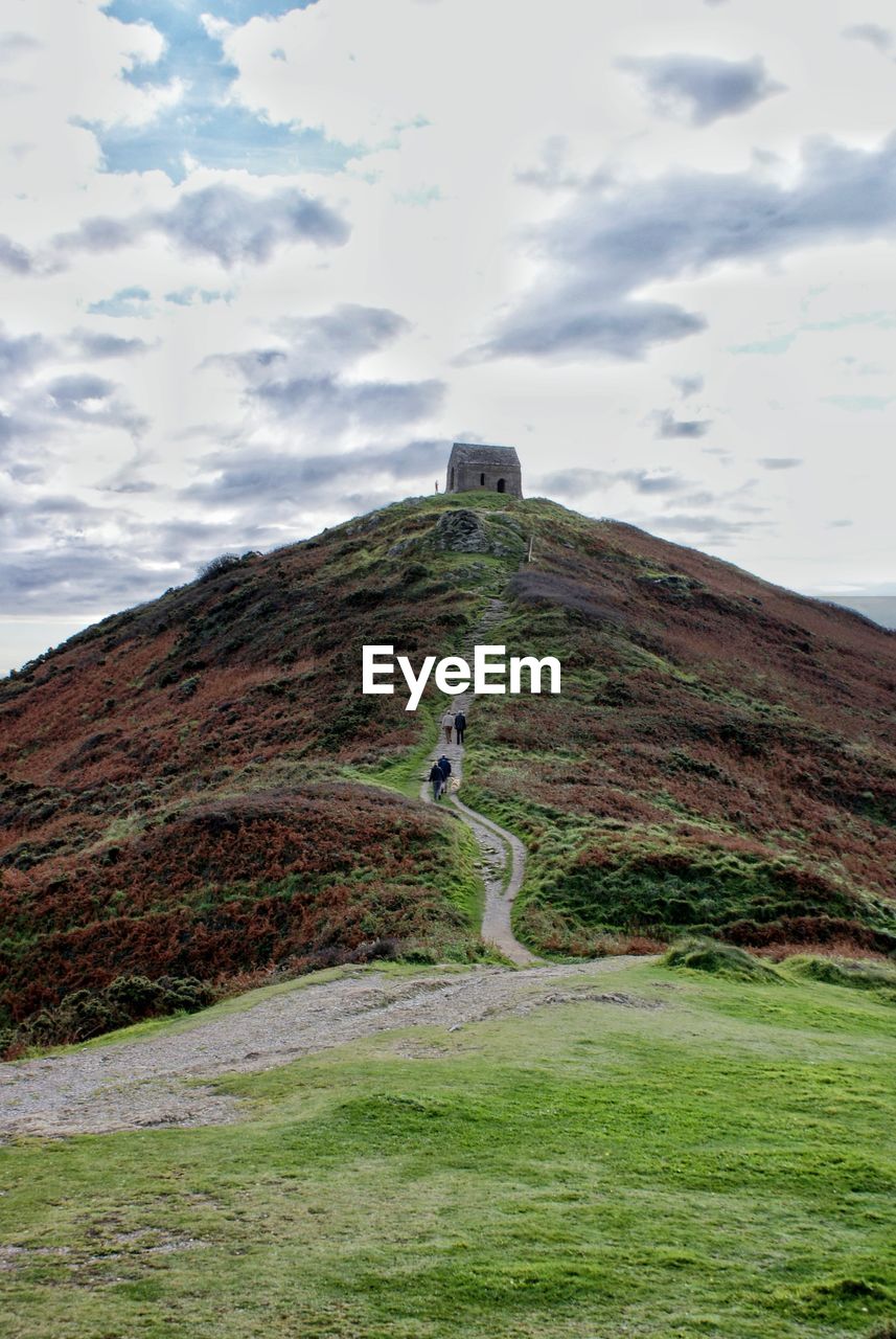 FULL LENGTH OF PERSON ON MOUNTAIN AGAINST SKY