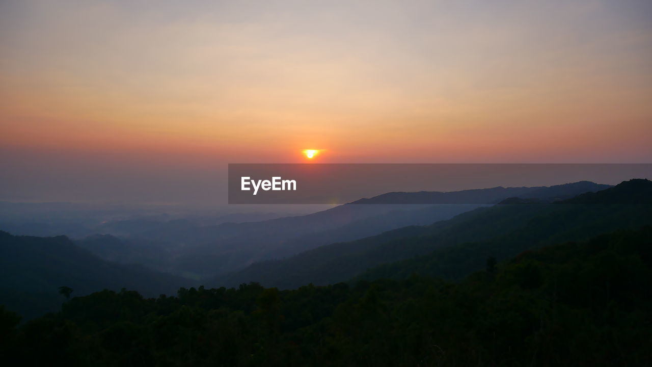 SCENIC VIEW OF SUNSET OVER MOUNTAINS