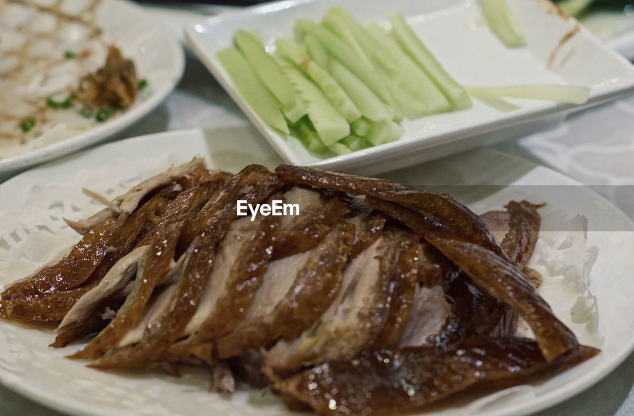 HIGH ANGLE VIEW OF FISH ON PLATE