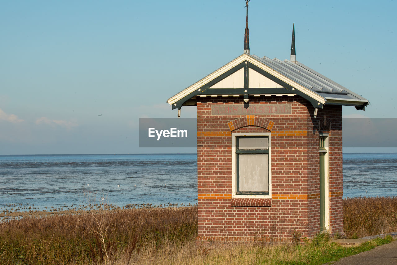 Wieringen, the netherlands. june 2017. an old measuring house of the rijkswaterstaat.