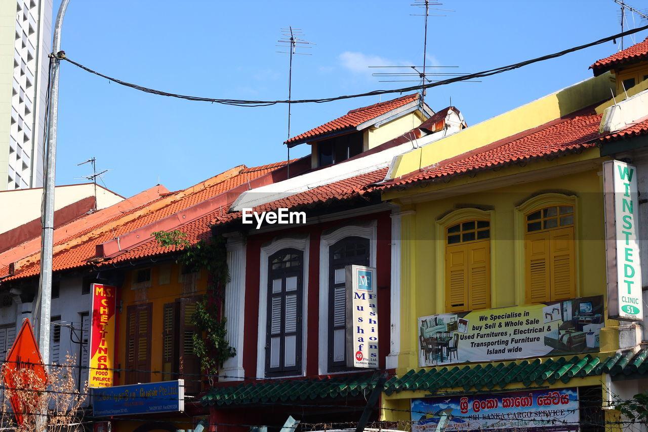 LOW ANGLE VIEW OF BUILDINGS AGAINST SKY