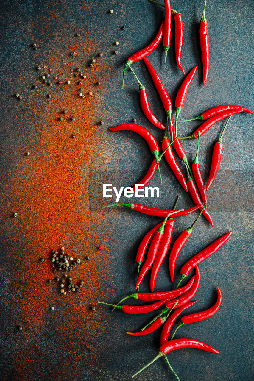 HIGH ANGLE VIEW OF RED CHILI PEPPER ON TABLE