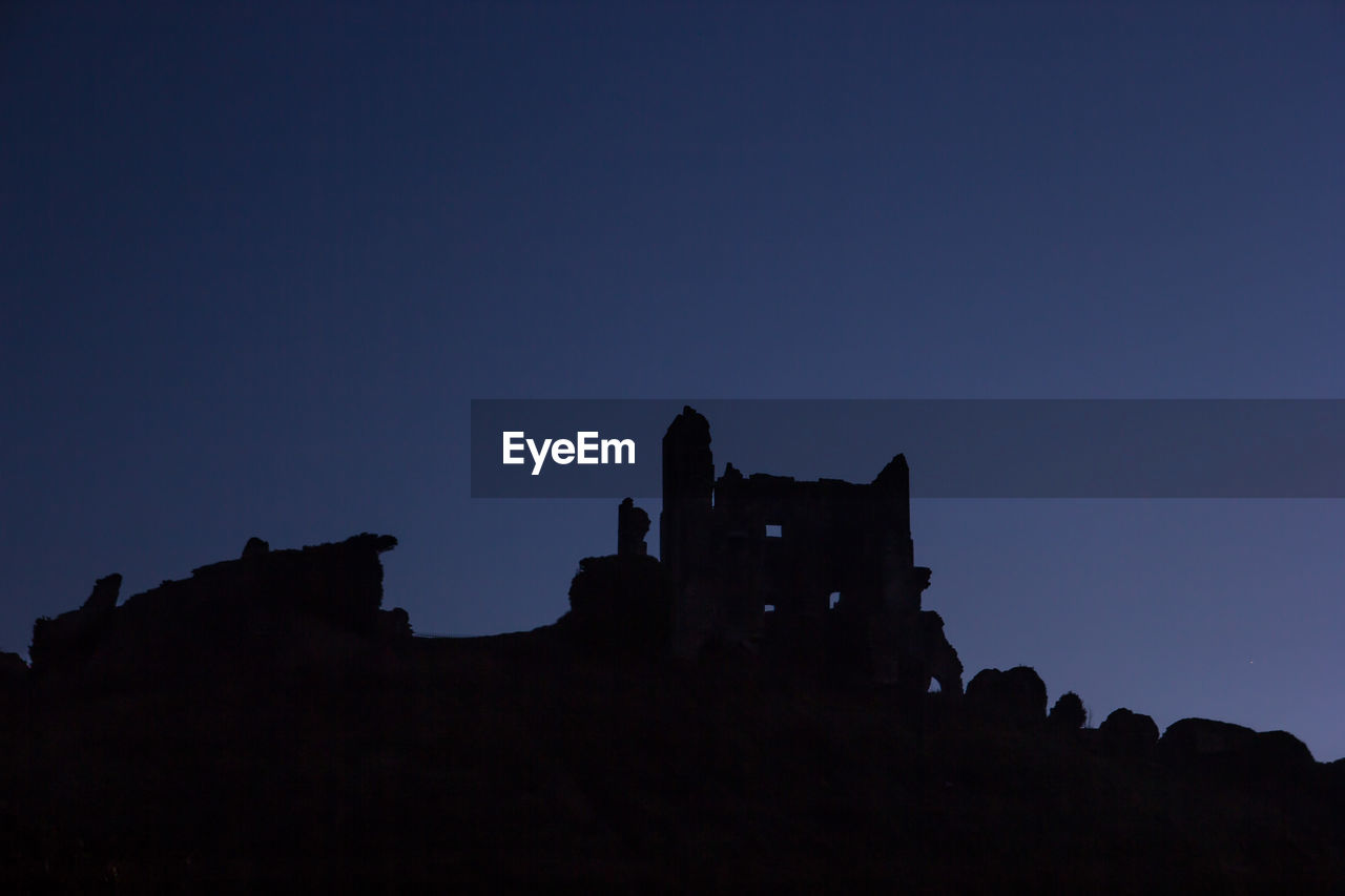 LOW ANGLE VIEW OF BUILT STRUCTURE AGAINST CLEAR SKY