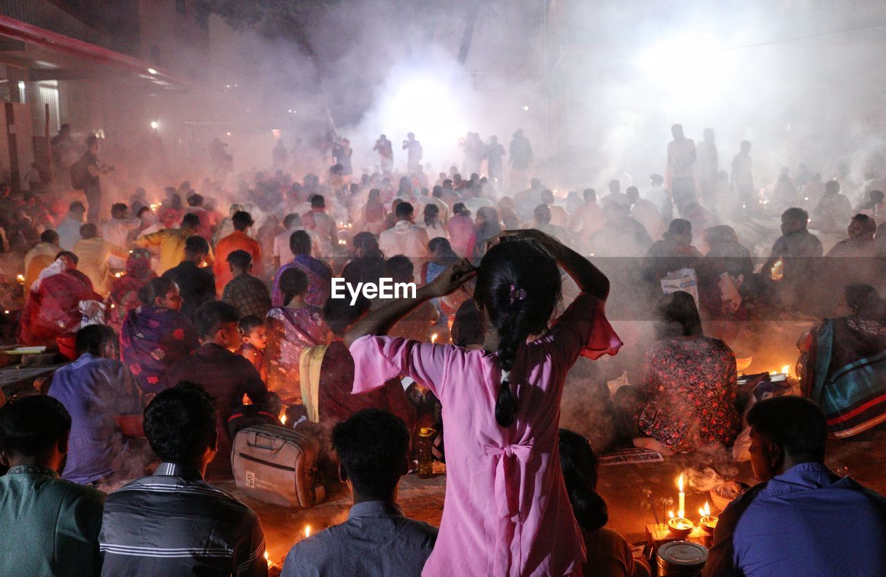 A girl watching at rakher upobash barodi lokhnath brahmachari ashram
