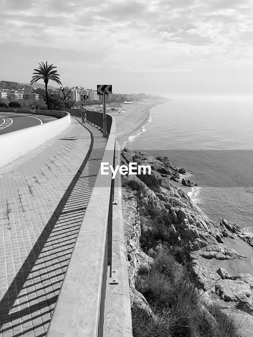 SCENIC VIEW OF SWIMMING POOL AGAINST SEA