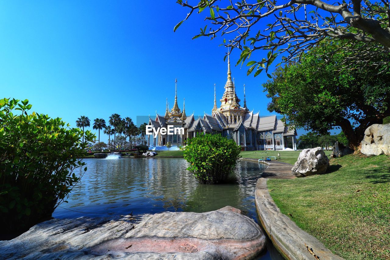 WATER AMIDST BUILDINGS AGAINST CLEAR BLUE SKY