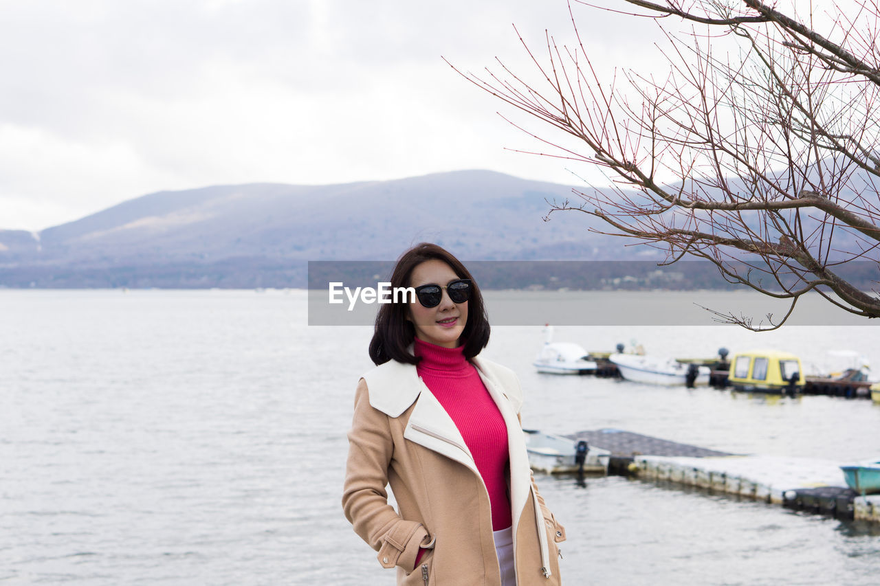 Lake kawaguchiko - portrait shoot beside the lake.