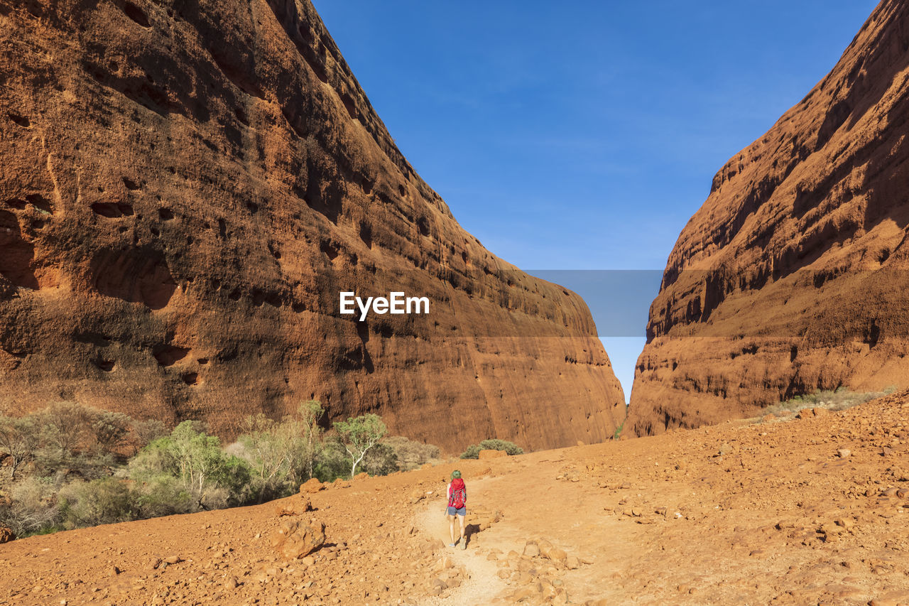 Australia, northern territory, hiking at uluru kata tjuta national park in central australian desert