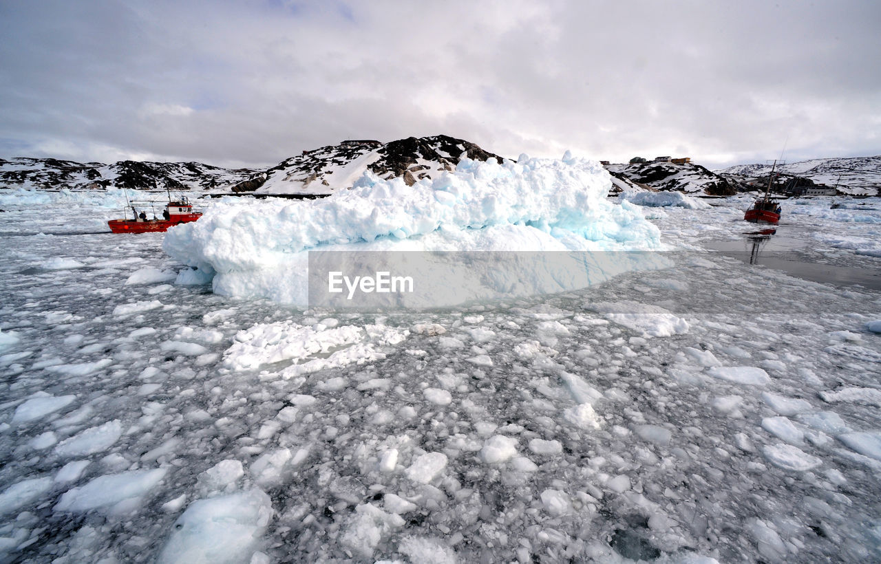 SCENIC VIEW OF SEA AGAINST SKY DURING WINTER