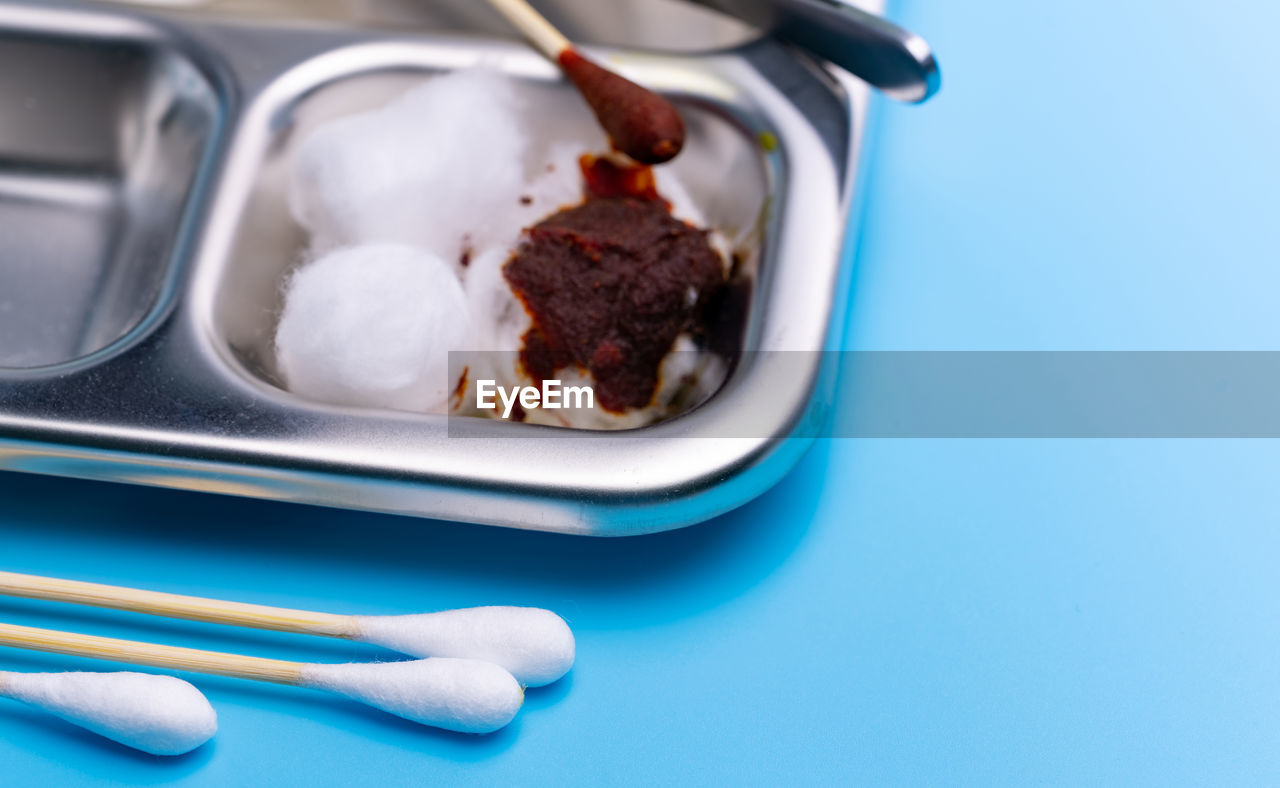 HIGH ANGLE VIEW OF ICE CREAM IN BOWL