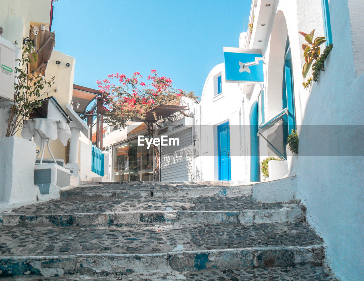 LOW ANGLE VIEW OF RESIDENTIAL BUILDING AGAINST BLUE SKY