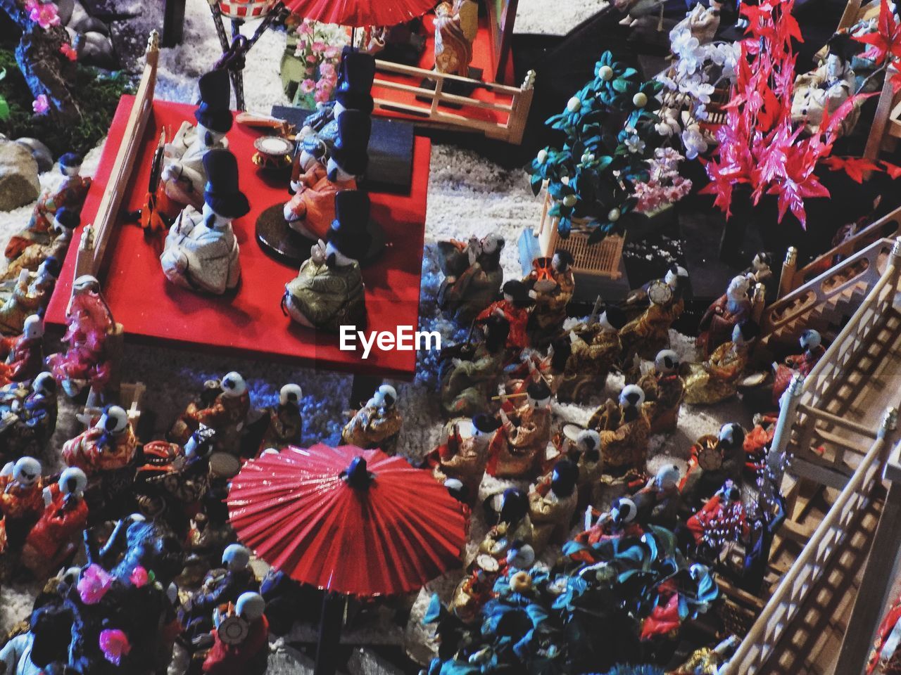 HIGH ANGLE VIEW OF CROWD AT MARKET