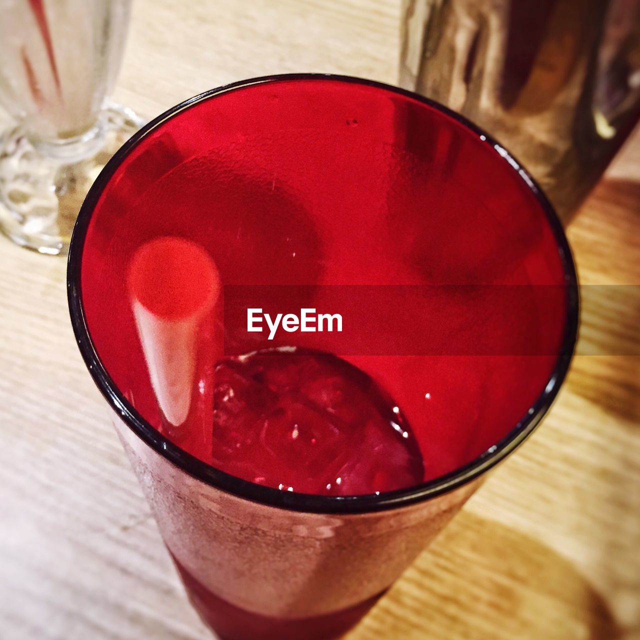 CLOSE-UP OF DRINK ON TABLE