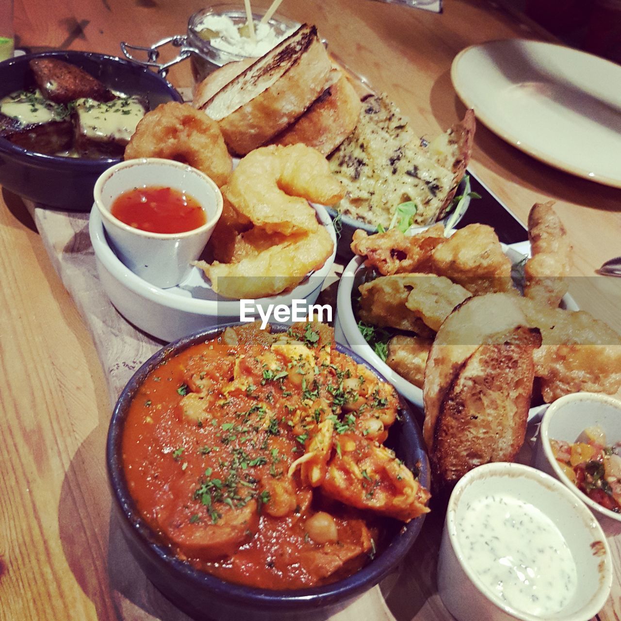 HIGH ANGLE VIEW OF MEAL SERVED IN PLATE