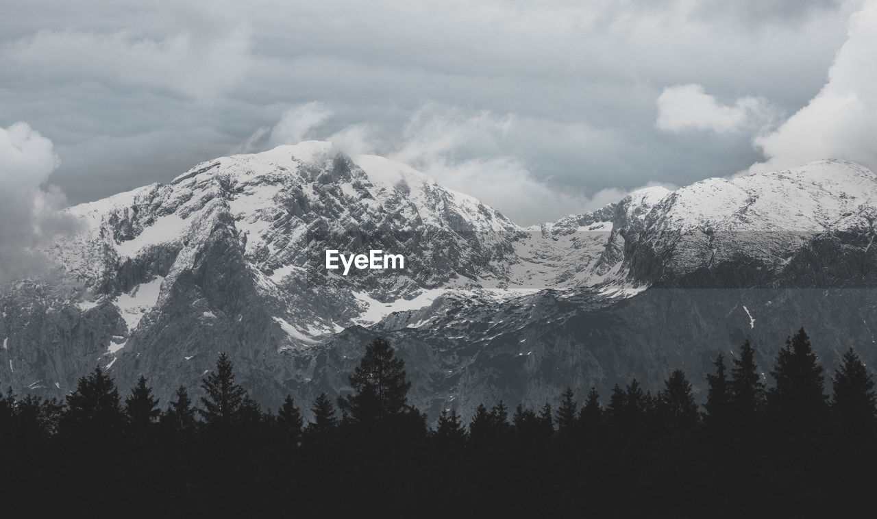 SCENIC VIEW OF SNOWCAPPED MOUNTAIN AGAINST SKY