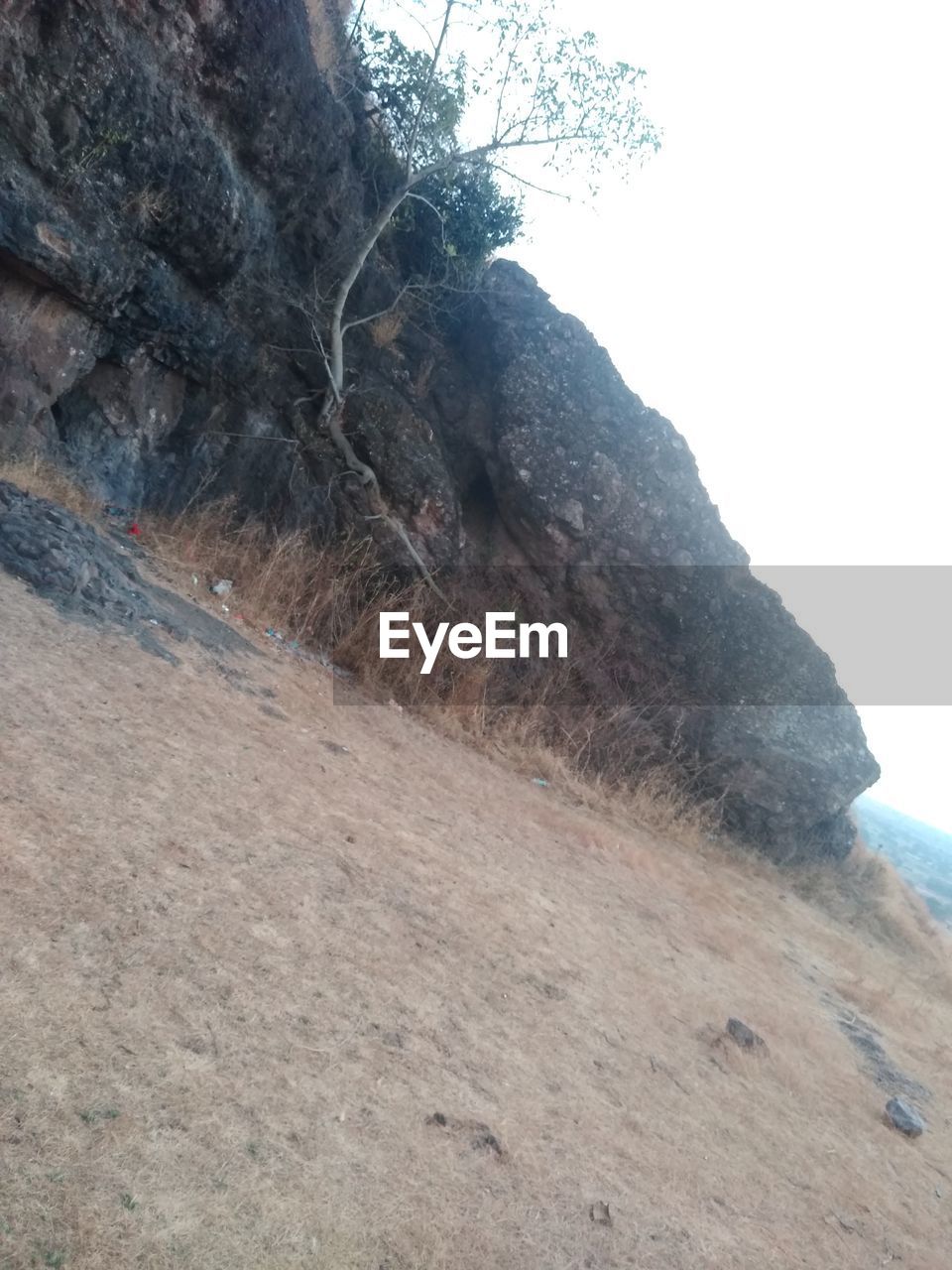 LOW ANGLE VIEW OF ROCKY MOUNTAIN AGAINST SKY