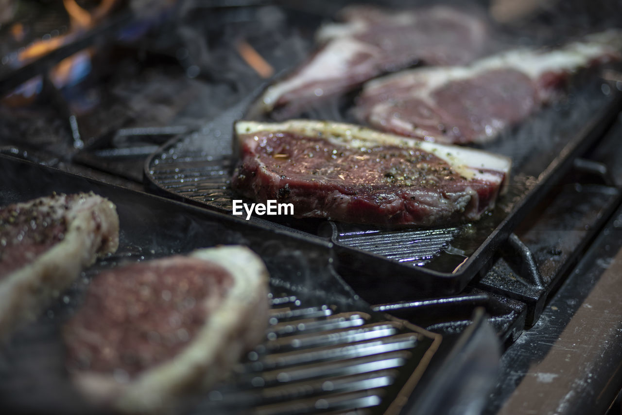 Preparetion of red meat on the grill