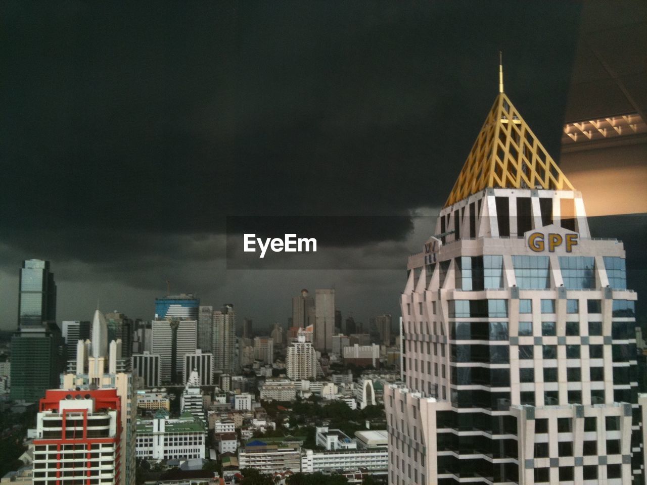 SKYSCRAPERS WITH CITYSCAPE AGAINST CLOUDY SKY