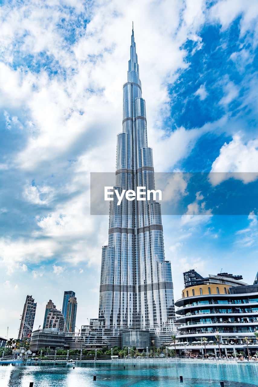 LOW ANGLE VIEW OF BUILDINGS AGAINST SKY