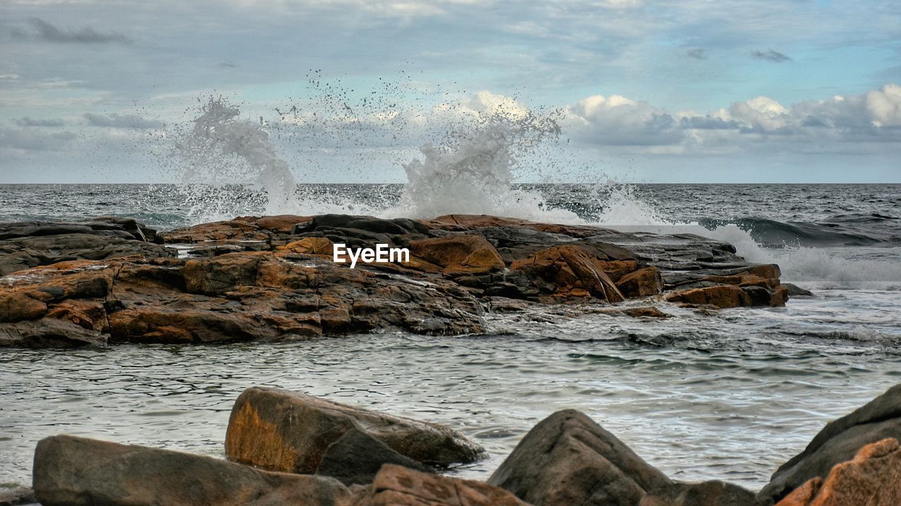 PANORAMIC VIEW OF SEA WAVES