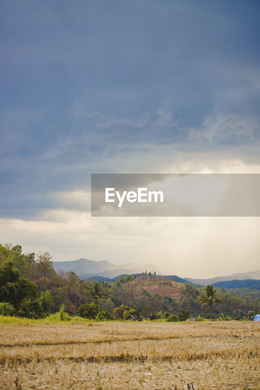 SCENIC VIEW OF LAND AND MOUNTAINS AGAINST SKY