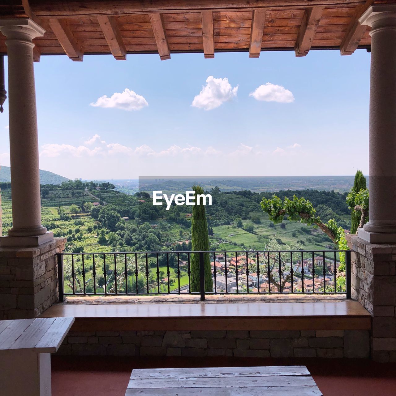 SCENIC VIEW OF SEA BY BALCONY AGAINST SKY