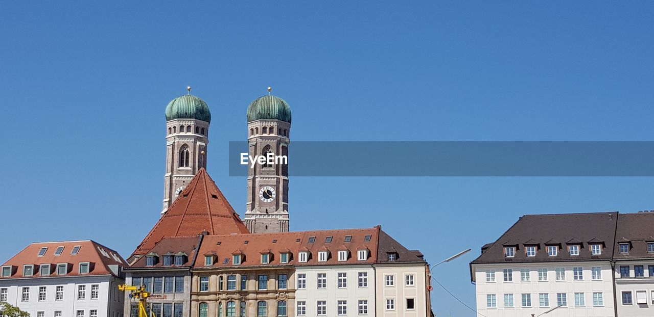 LOW ANGLE VIEW OF BUILDINGS AGAINST CLEAR SKY