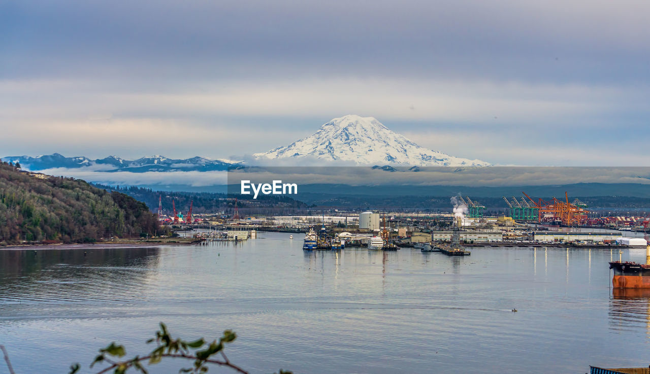 Mount rainier covered with snow behind the port of tacoma.