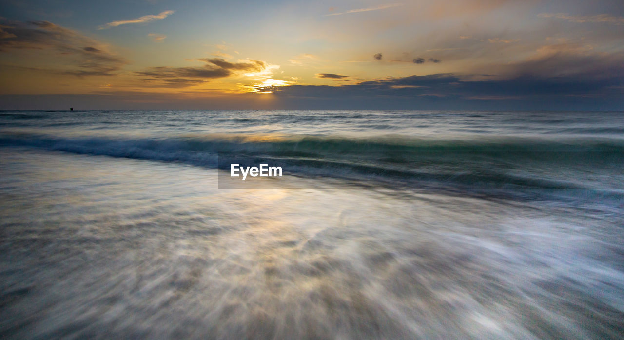 SCENIC VIEW OF SEA AT SUNSET