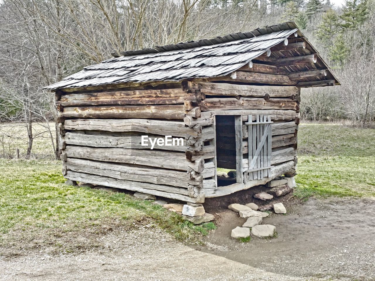 WOODEN STRUCTURE ON WOODEN FLOOR