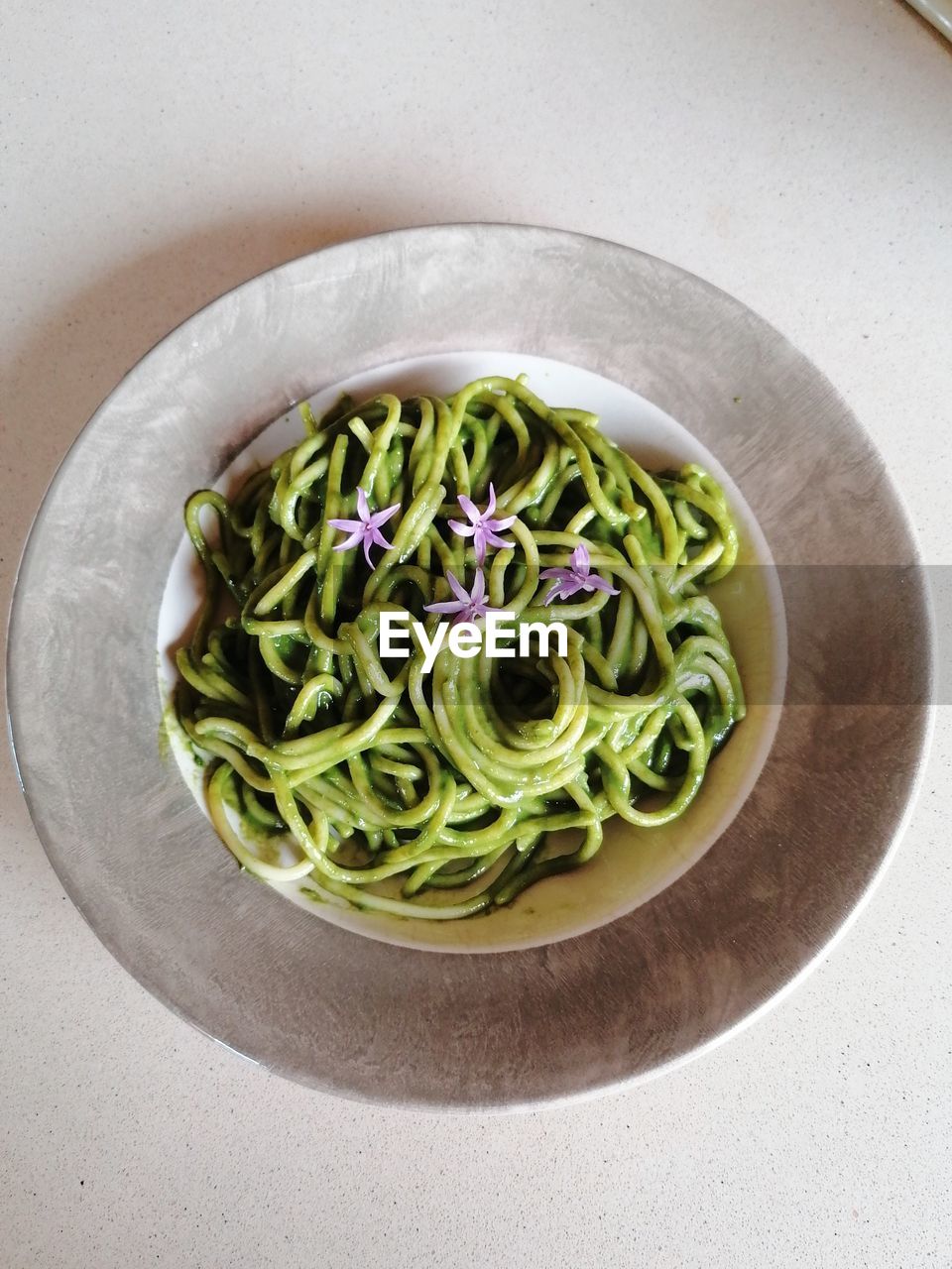 HIGH ANGLE VIEW OF SALAD IN PLATE