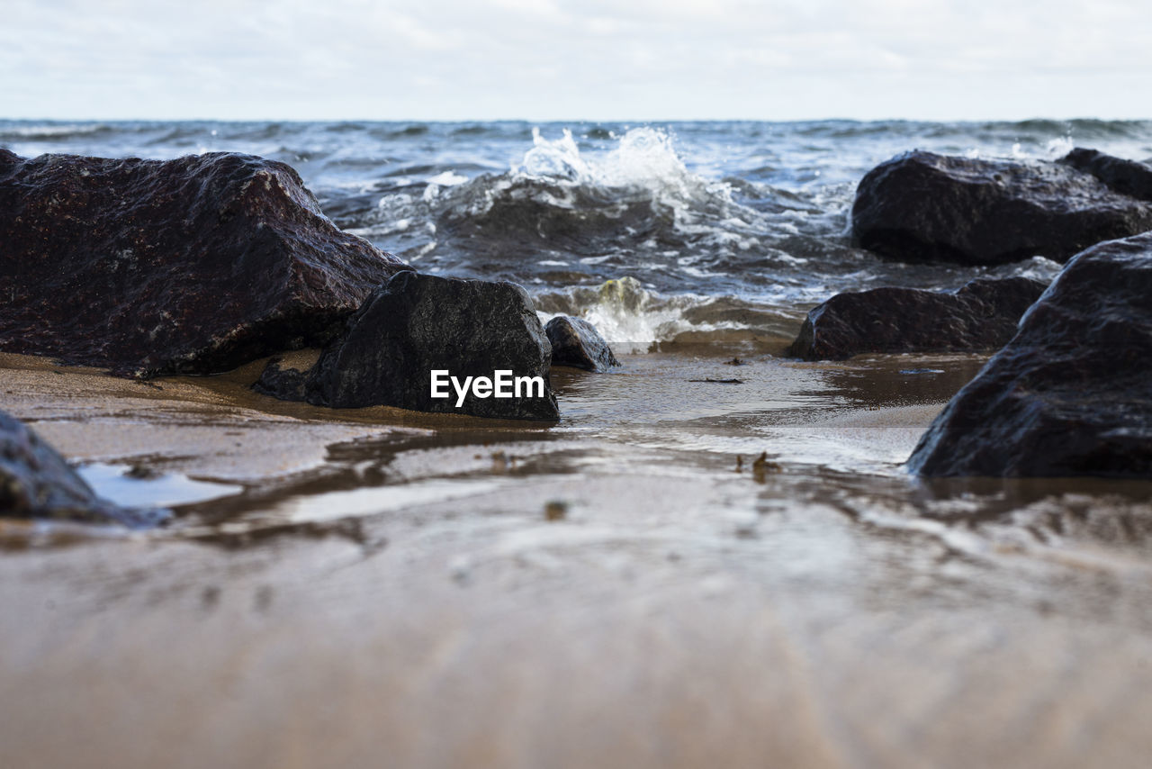 SURFACE LEVEL OF ROCKS ON BEACH