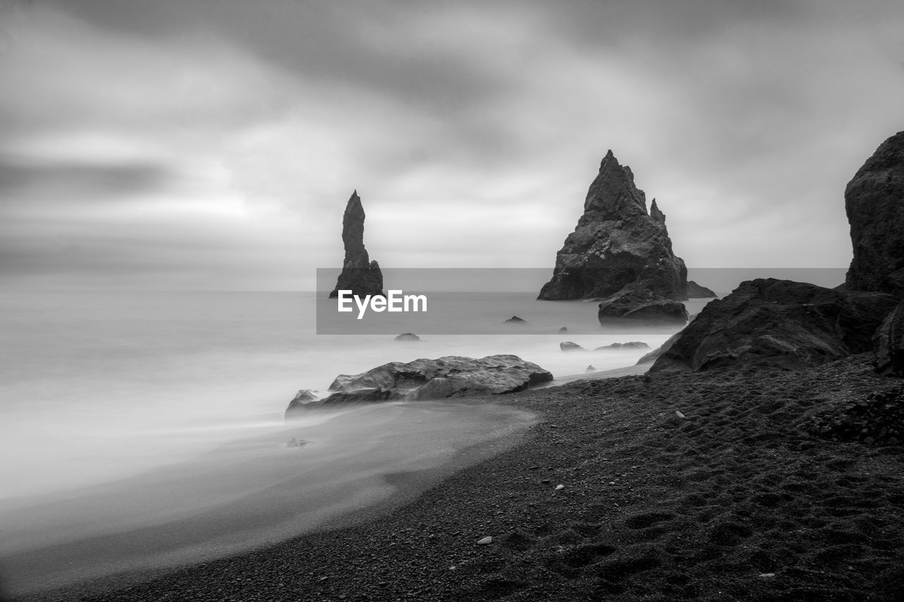 Cliffs formative, black beach reynisfjara