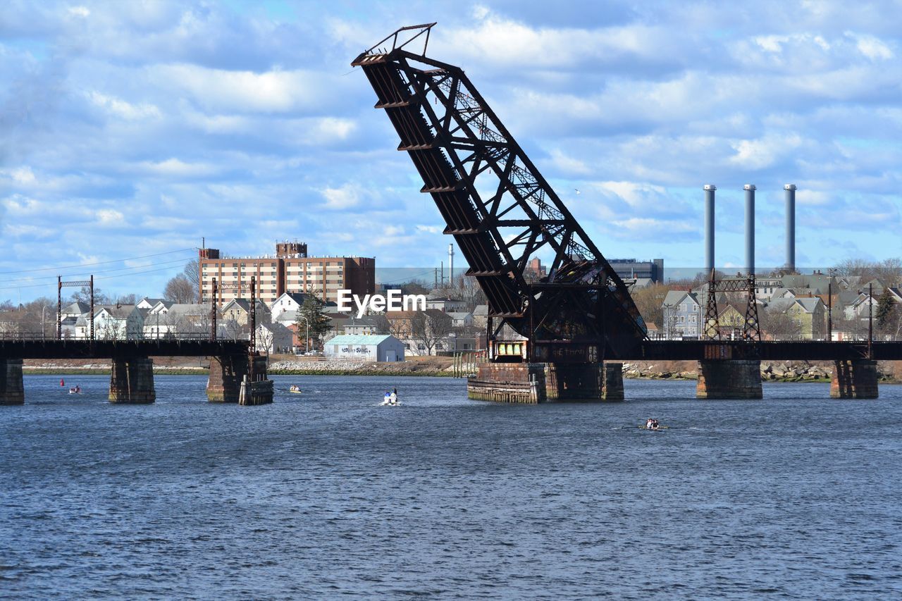 VIEW OF CRANES AT PIER