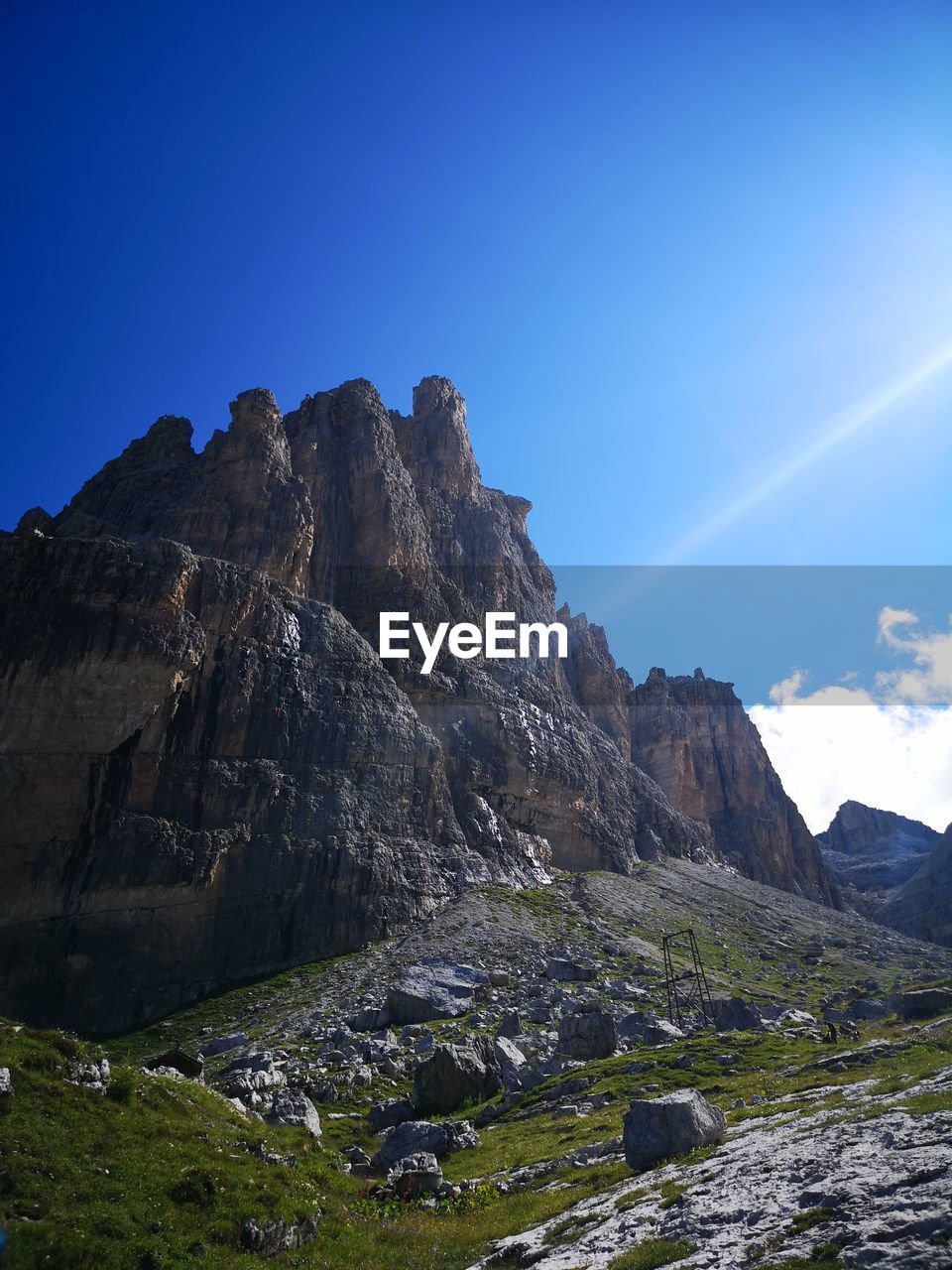 LOW ANGLE VIEW OF ROCKS AGAINST SKY