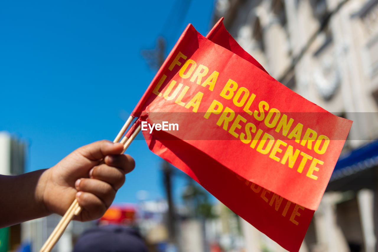 Protesters protest against the government of president jair bolsonaro in the city of salvador.