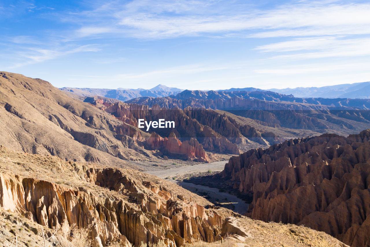 PANORAMIC VIEW OF ROCKY MOUNTAINS AGAINST SKY