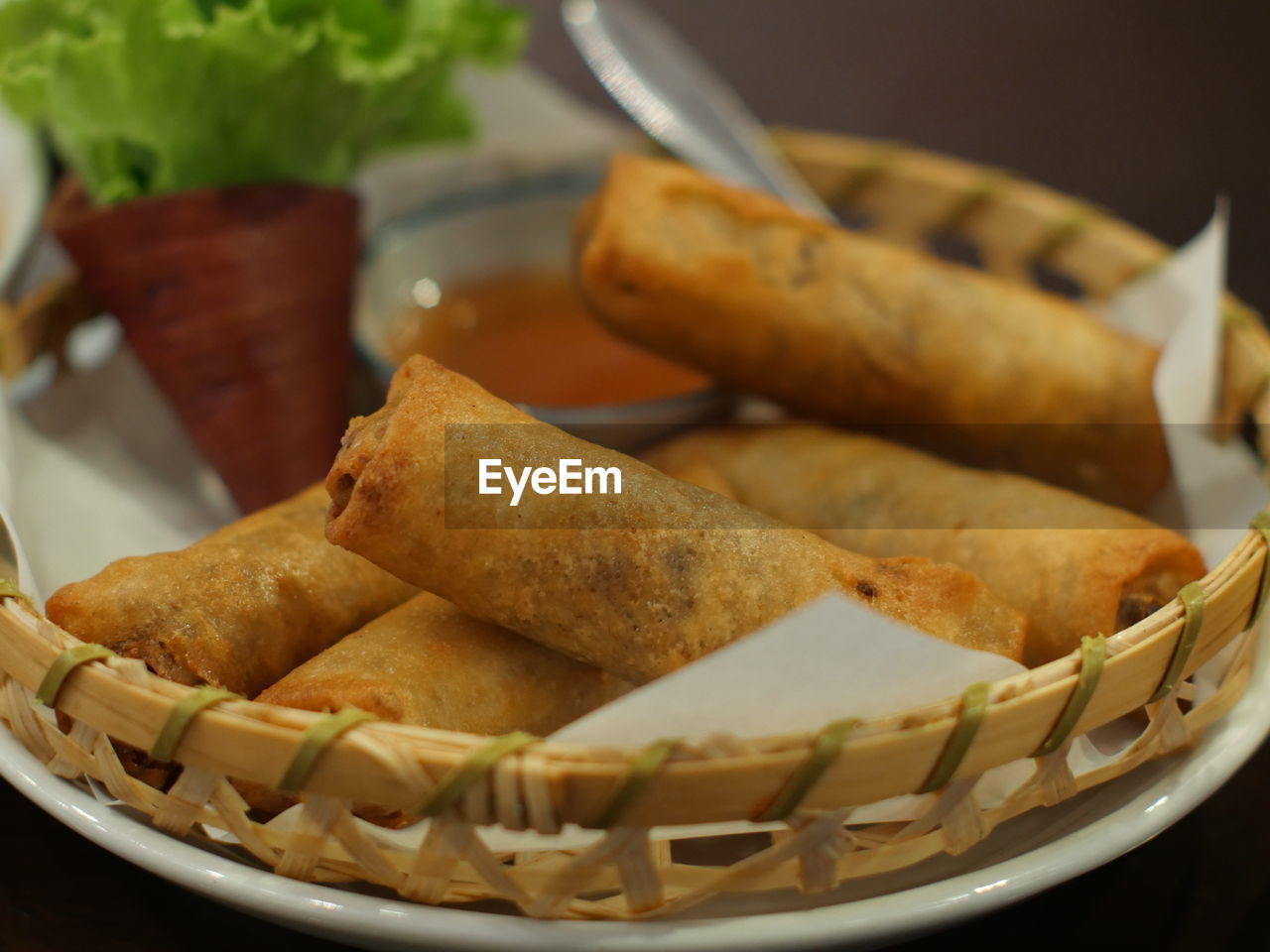 CLOSE-UP OF SERVING MEAT IN PLATE