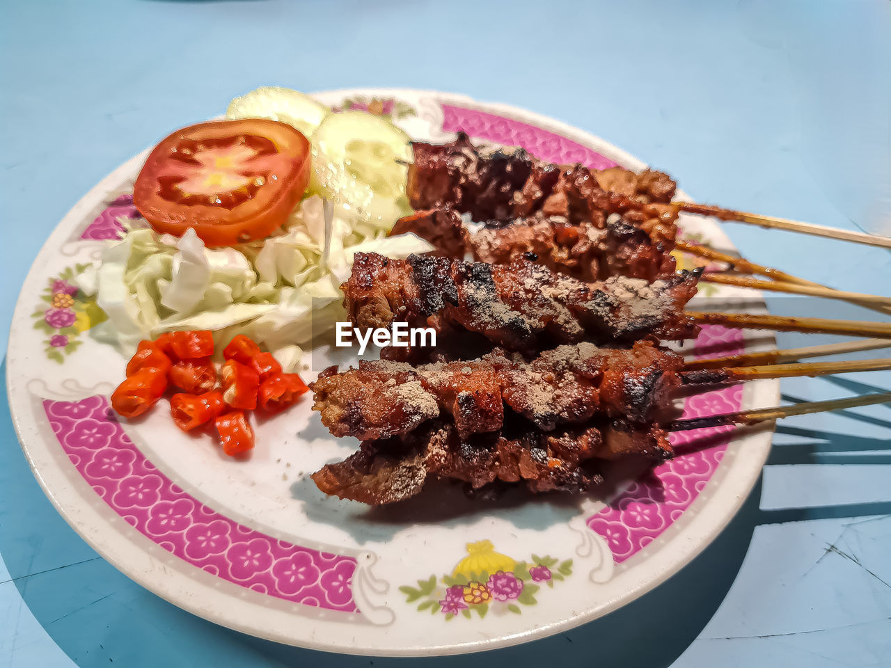food, food and drink, plate, meat, dish, kebab, healthy eating, satay, freshness, cuisine, meal, wellbeing, vegetable, no people, brochette, indoors, arrosticini, fruit, fried, high angle view, pork, chicken, skewer, table, still life, chicken meat, produce, breakfast, barbecue
