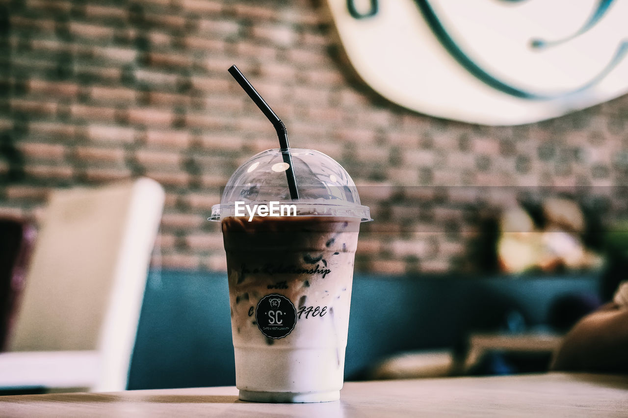 CLOSE-UP OF COFFEE IN GLASS