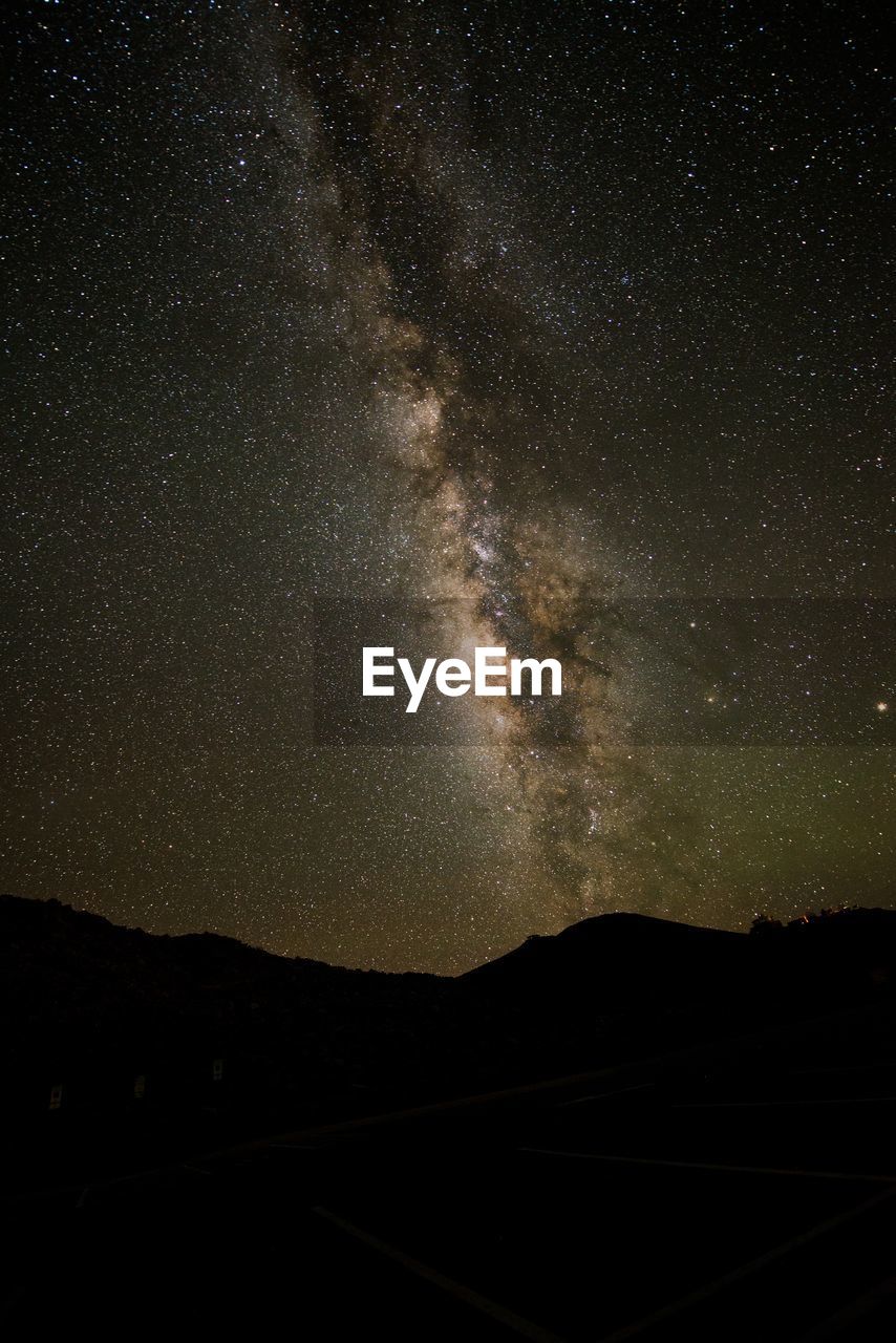 SILHOUETTE MOUNTAIN AGAINST SKY AT NIGHT